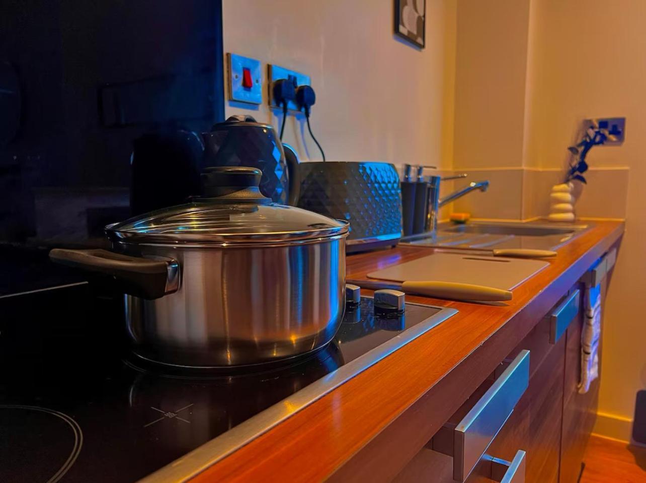 Penthouse Gem, Central, Scenic Views, Stylish, Modern, City Centre 2Br Sheffield Extérieur photo